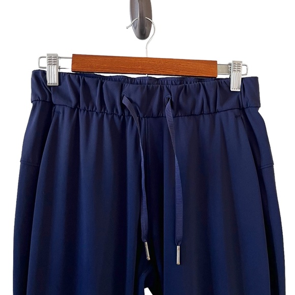 Lululemon On The Fly Pants 28" In Midnight Navy Size 4 - Picture 2 of 11
